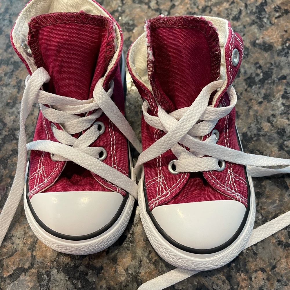 Toddler Size 7 high top converse
